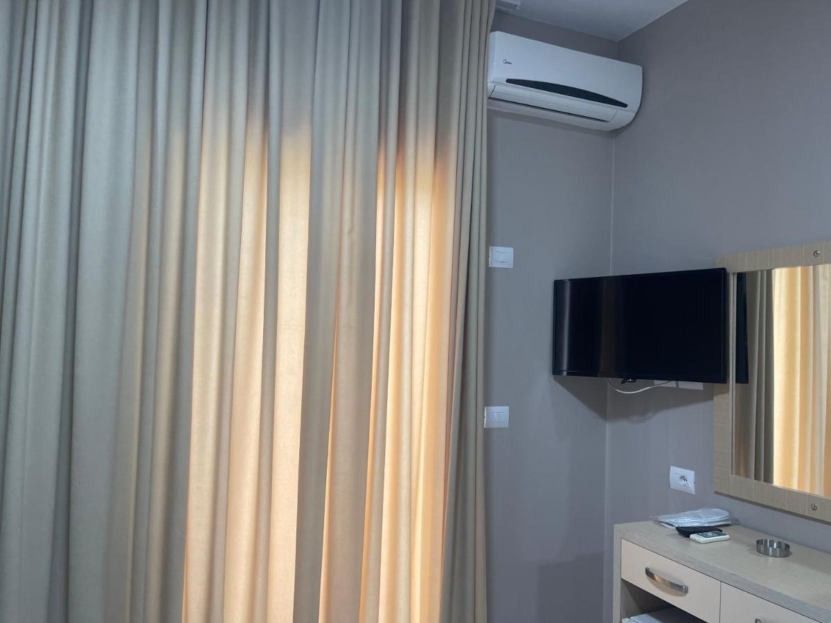 Season Inn Dhërmi Buitenkant foto
