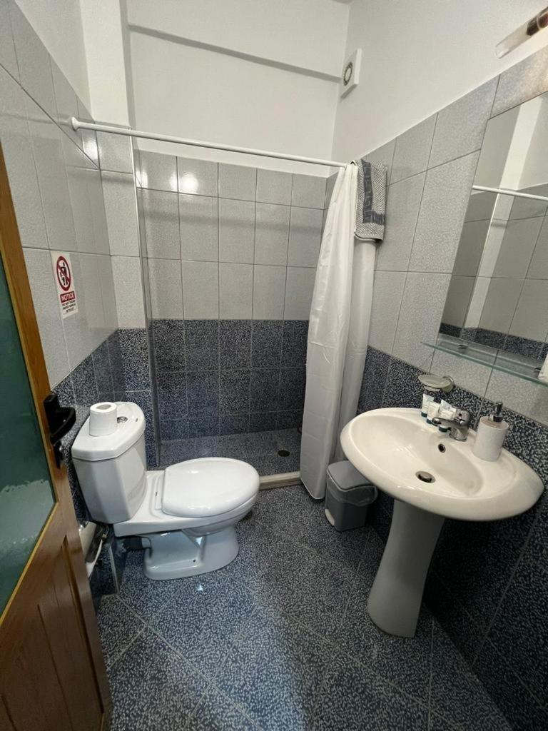 Season Inn Dhërmi Buitenkant foto